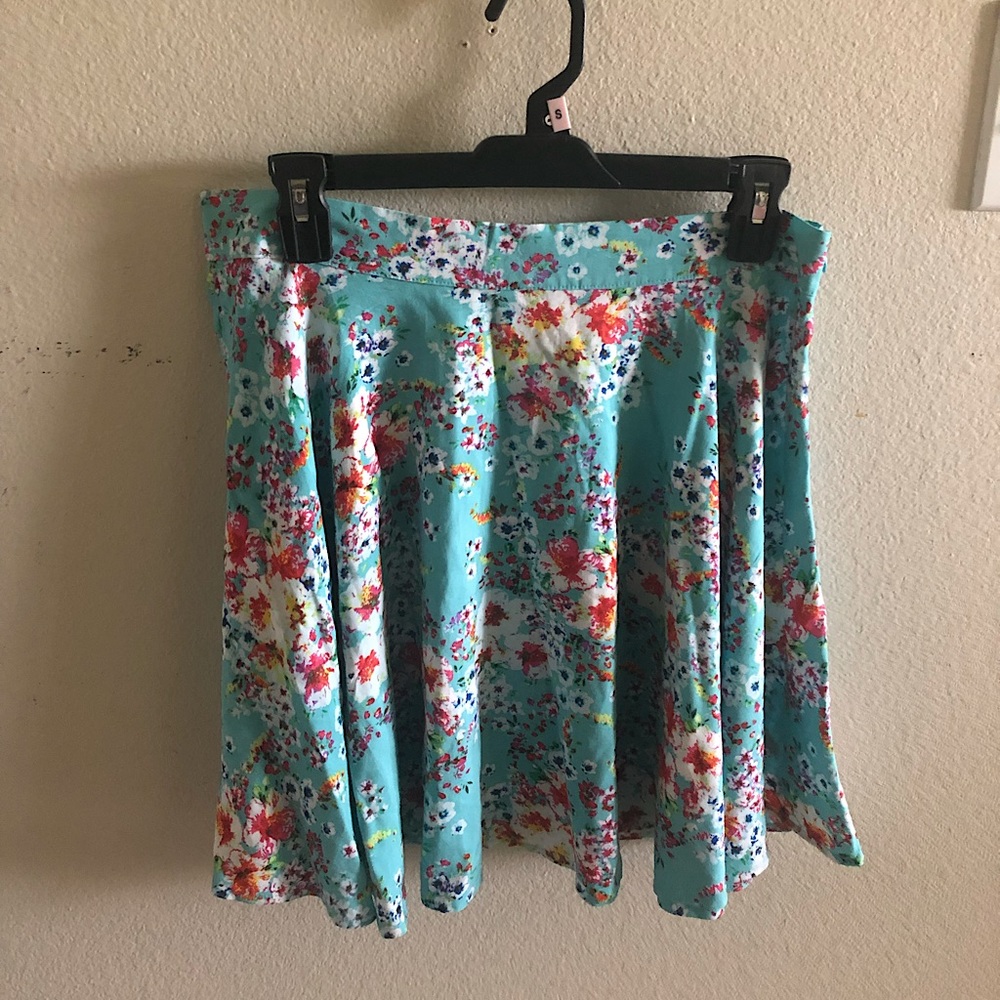 🄽 🄴 🅆 Timing Floral Skirt